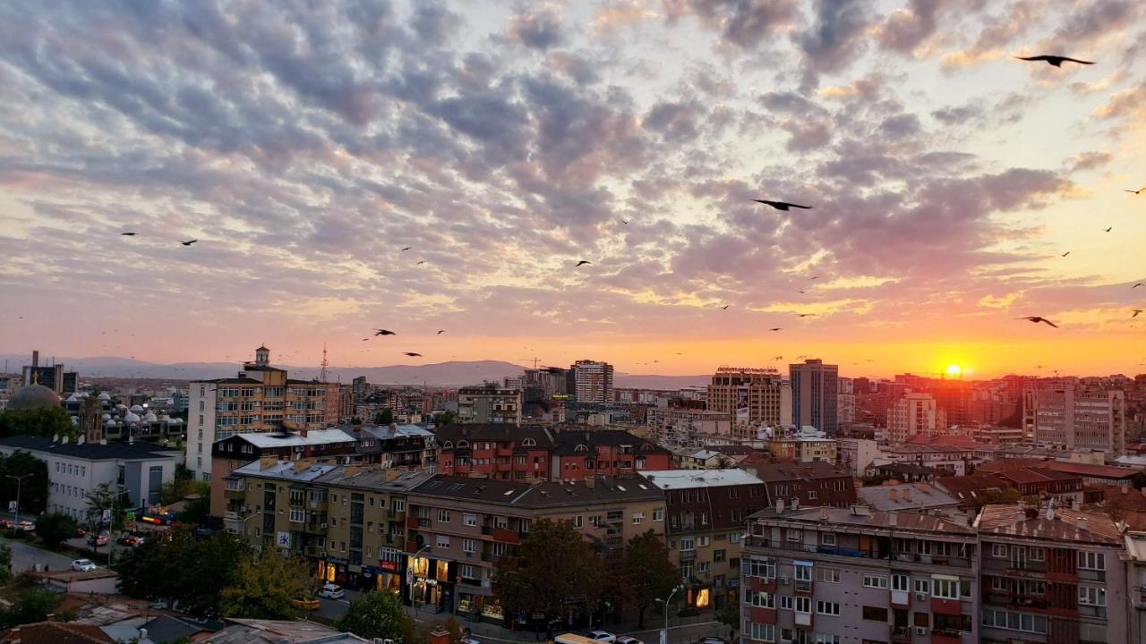 Spacious Downtown Apartment With A City View Pristina Exterior photo